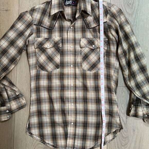 Vintage Levi’s Plaid Button Up - Picture 5 of 9